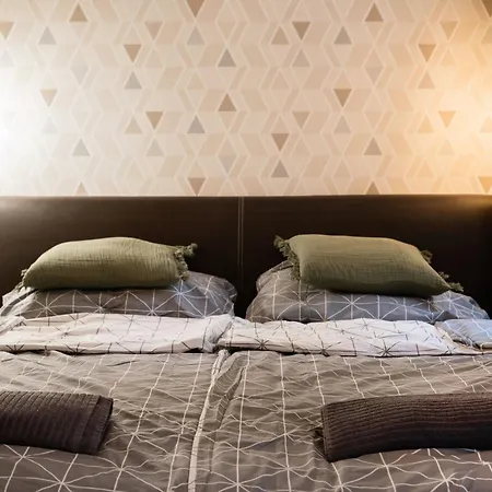 Spacious 3br By Fashion Street * Budapest