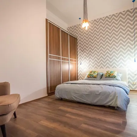Spacious 3br By Fashion Street